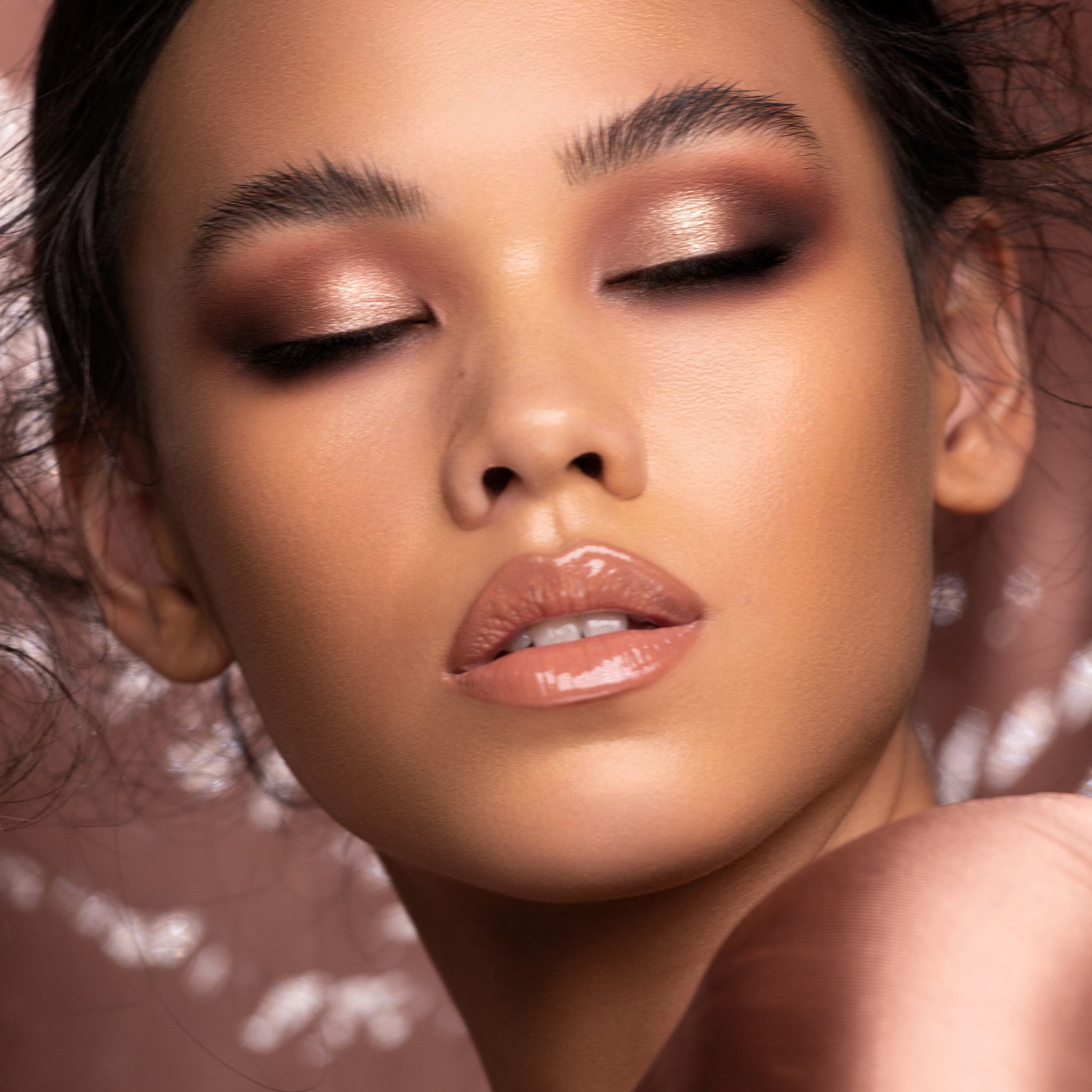 I NEED A ROSE LIPGLOSS (BRILLO DE LABIOS)